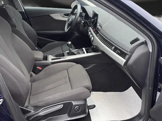 Audi A4 view 14