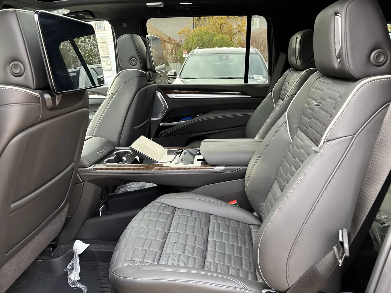 Cadillac Escalade снимка Cadillac Escalade