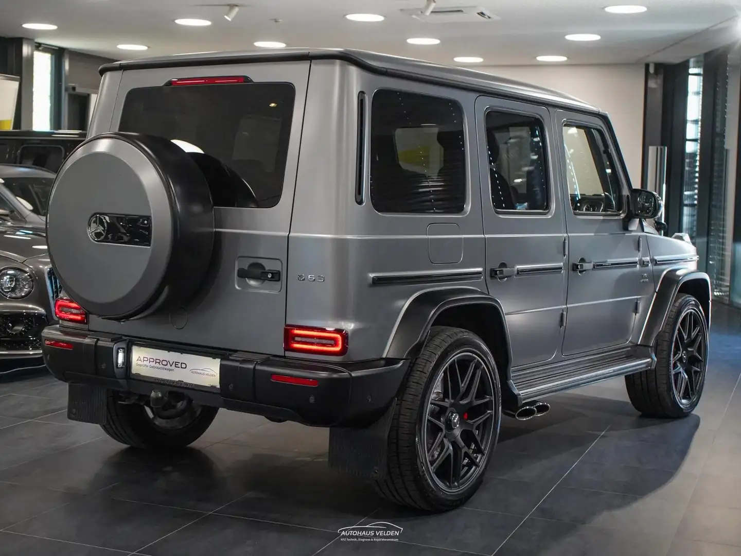 Mercedes-Benz G 63 AMG Grau matt Grau - 2