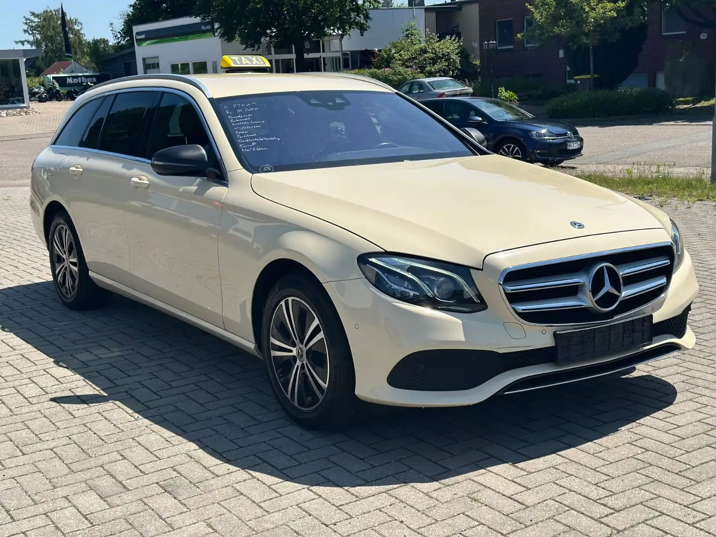 Mercedes-Benz E 220 d T Avantgarde Widesc*Tot*Multib*Ambiente Beige - 2