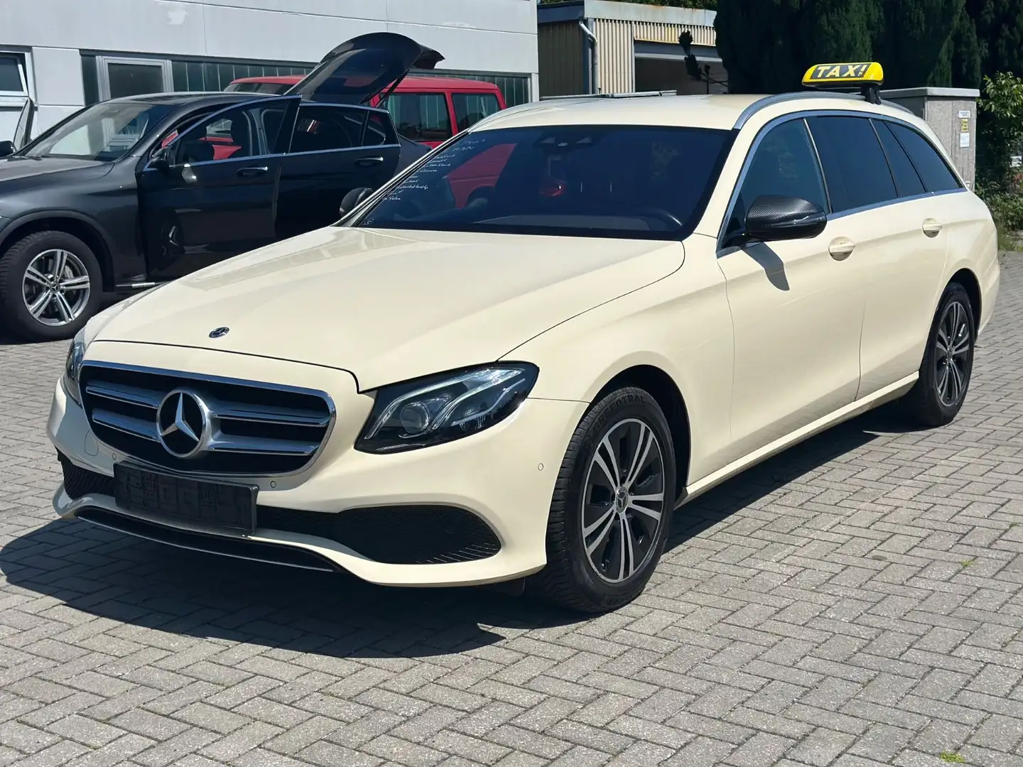 Mercedes-Benz E 220 d T Avantgarde Widesc*Tot*Multib*Ambiente Beige - 1