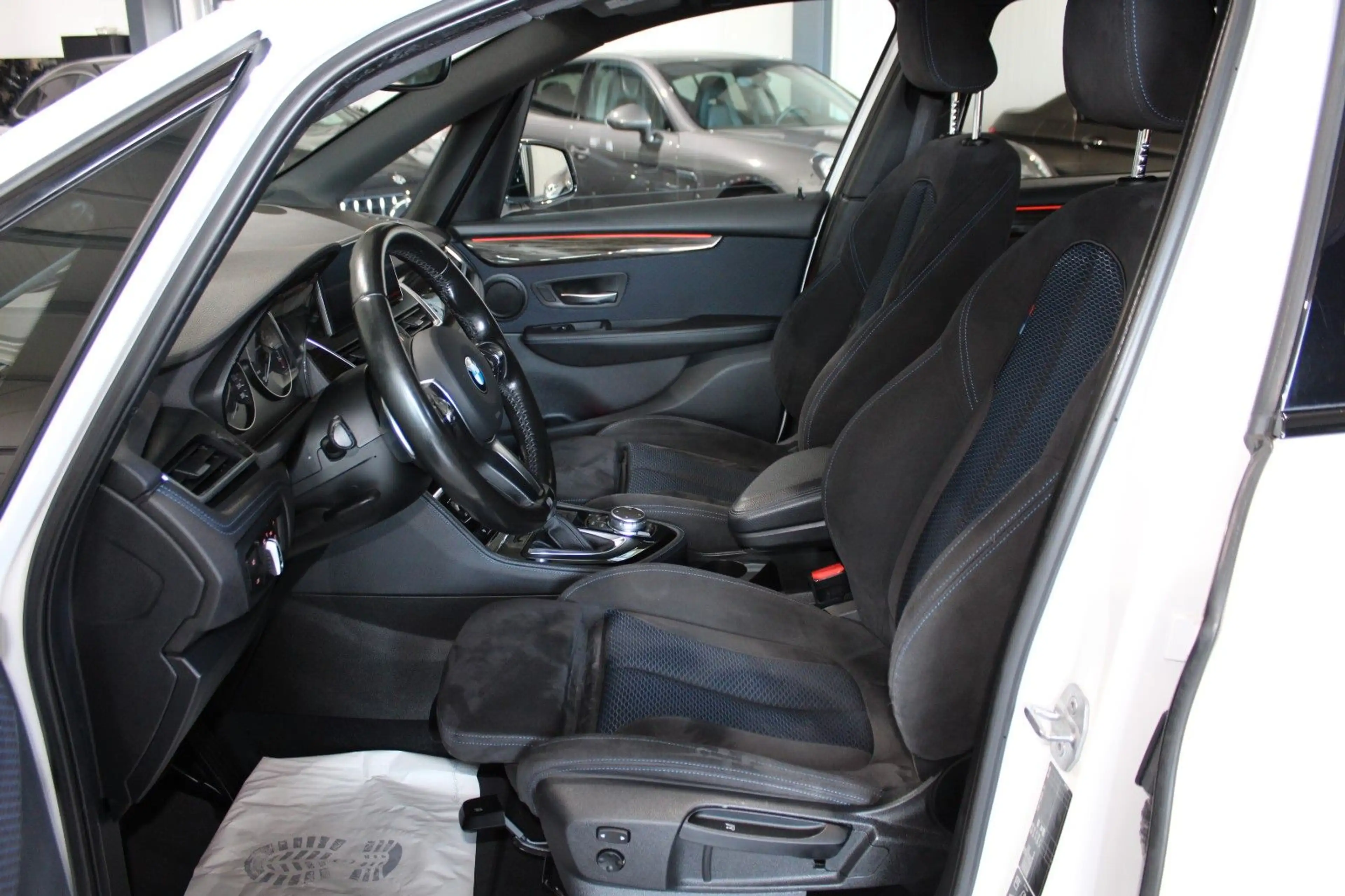 BMW 225 /M-Paket/NAVI/ALCANTARA/LED/Xdrive — photo 9