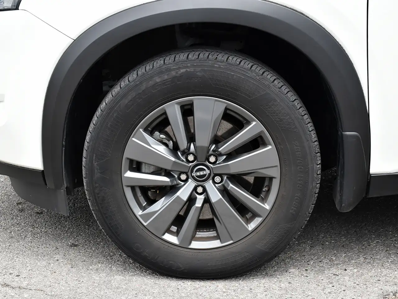 Nissan Pathfinder снимка Nissan Pathfinder