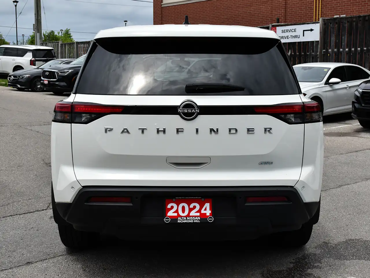 Nissan Pathfinder снимка Nissan Pathfinder
