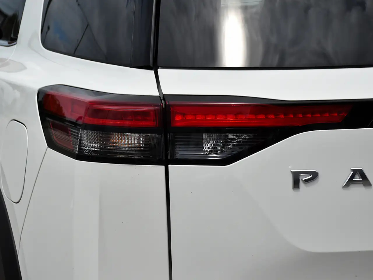 Nissan Pathfinder снимка Nissan Pathfinder