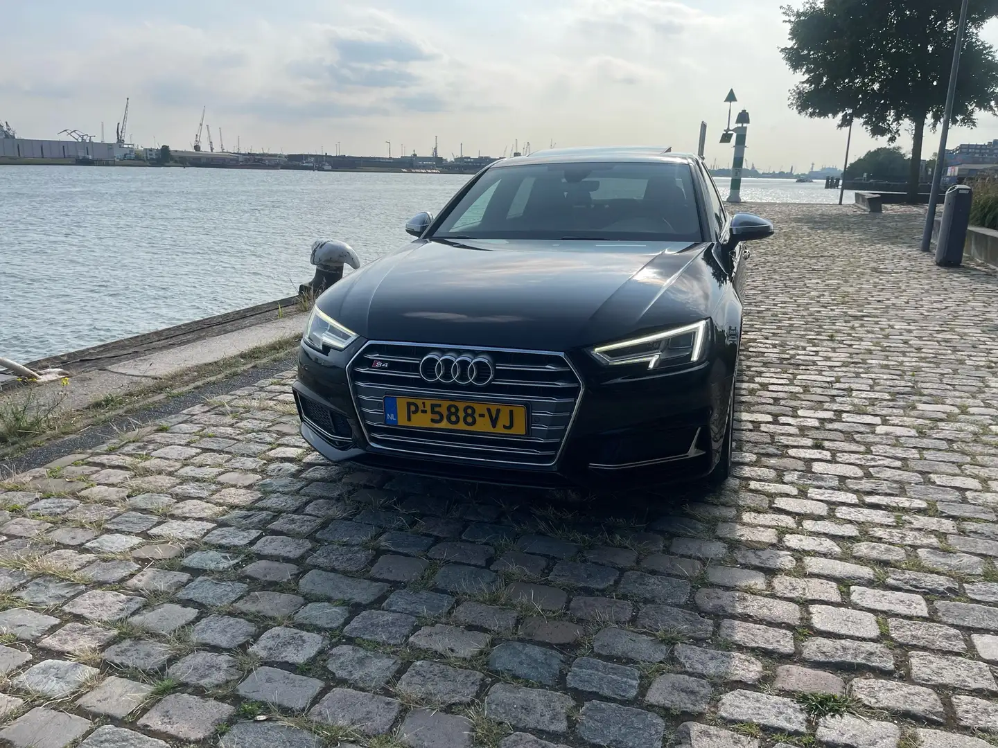 Audi S4 3.0 TFSI q. PL+ Zwart - 2