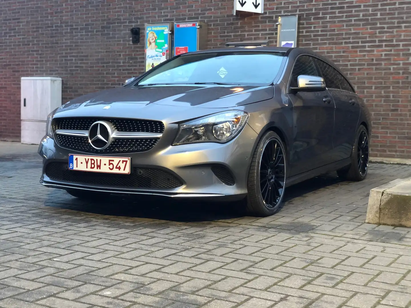 Mercedes-Benz CLA 180 Shooting Brake d 7G-DCT Grey - 2