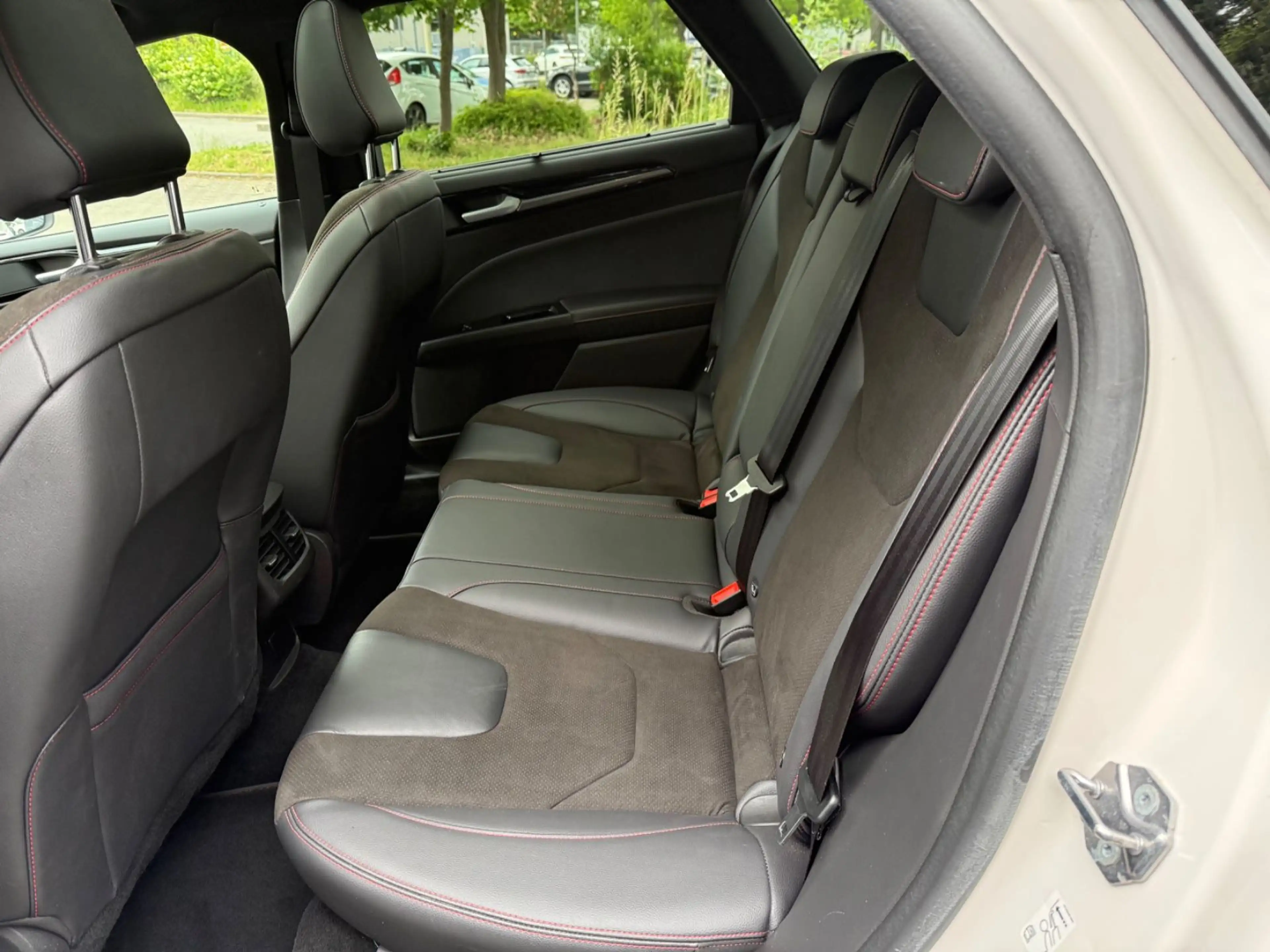 Ford Mondeo Turnier Hybrid ST-Line Panorama AHK — photo 15