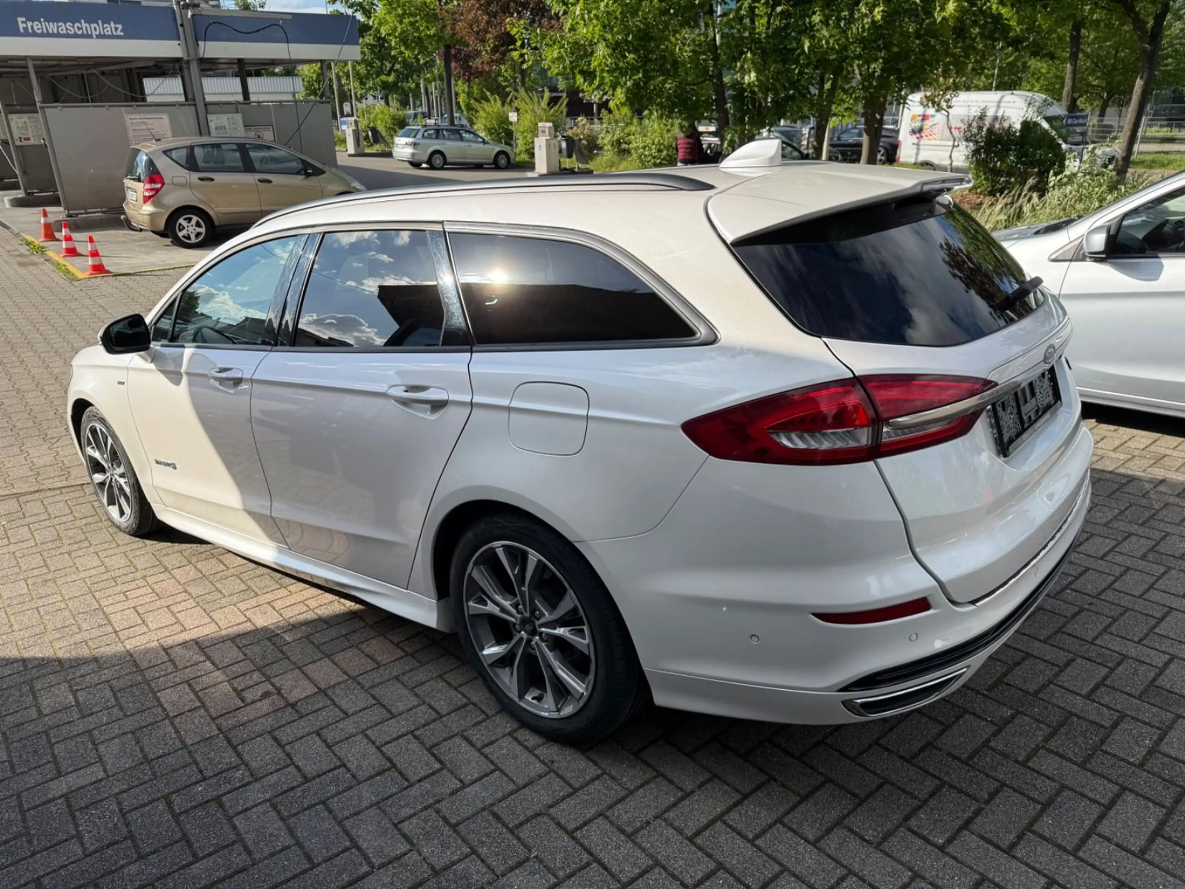 Ford Mondeo Turnier Hybrid ST-Line Panorama AHK — photo 7