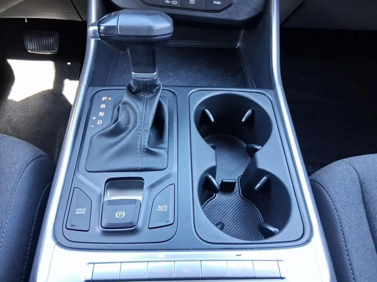 Kia Carnival снимка Kia Carnival