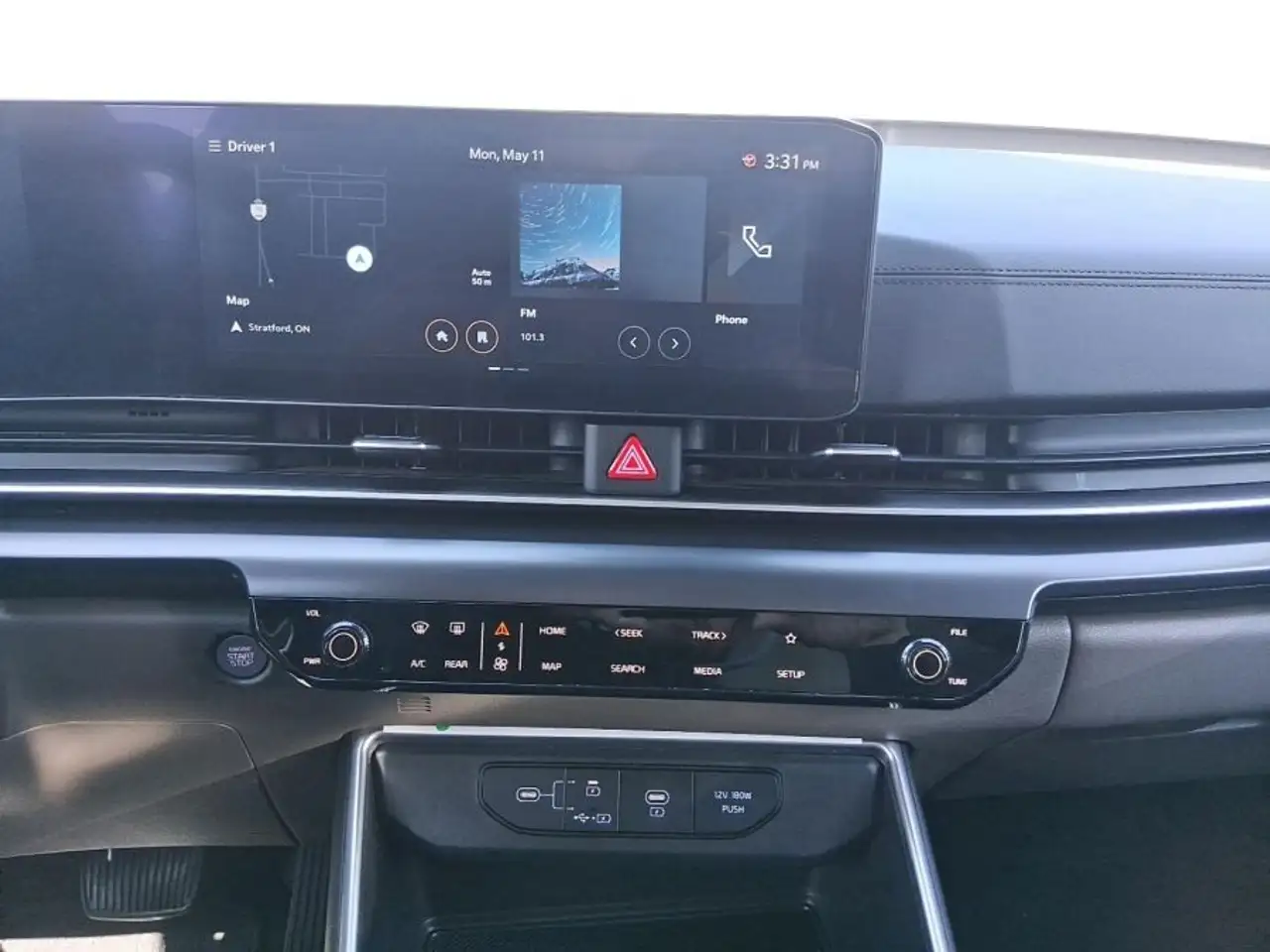 Kia Carnival снимка Kia Carnival