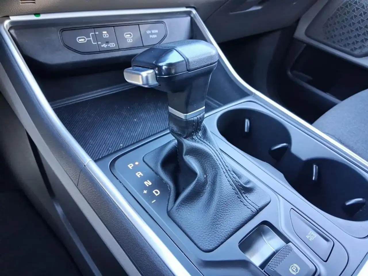 Kia Carnival снимка Kia Carnival