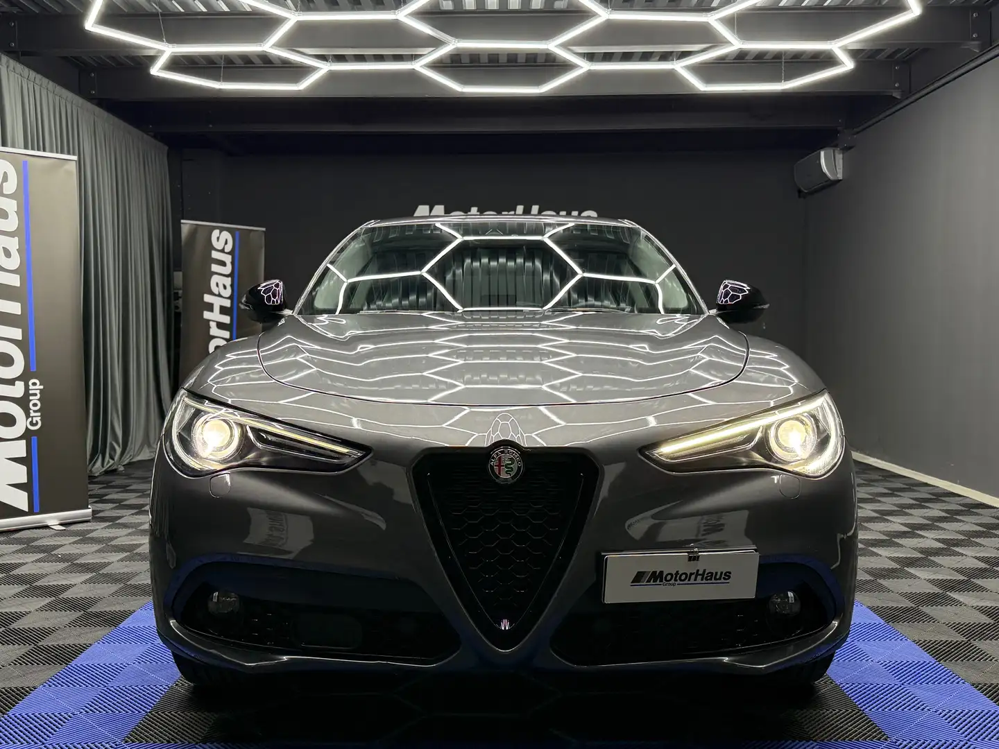 Alfa Romeo Stelvio 2.2 t Executive Q4 Grijs - 2