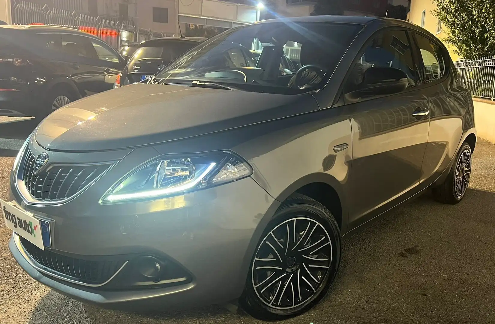 Lancia Ypsilon Ypsilon 1.0 FireFly 5 porte S&S Hybrid Gold Gris - 1