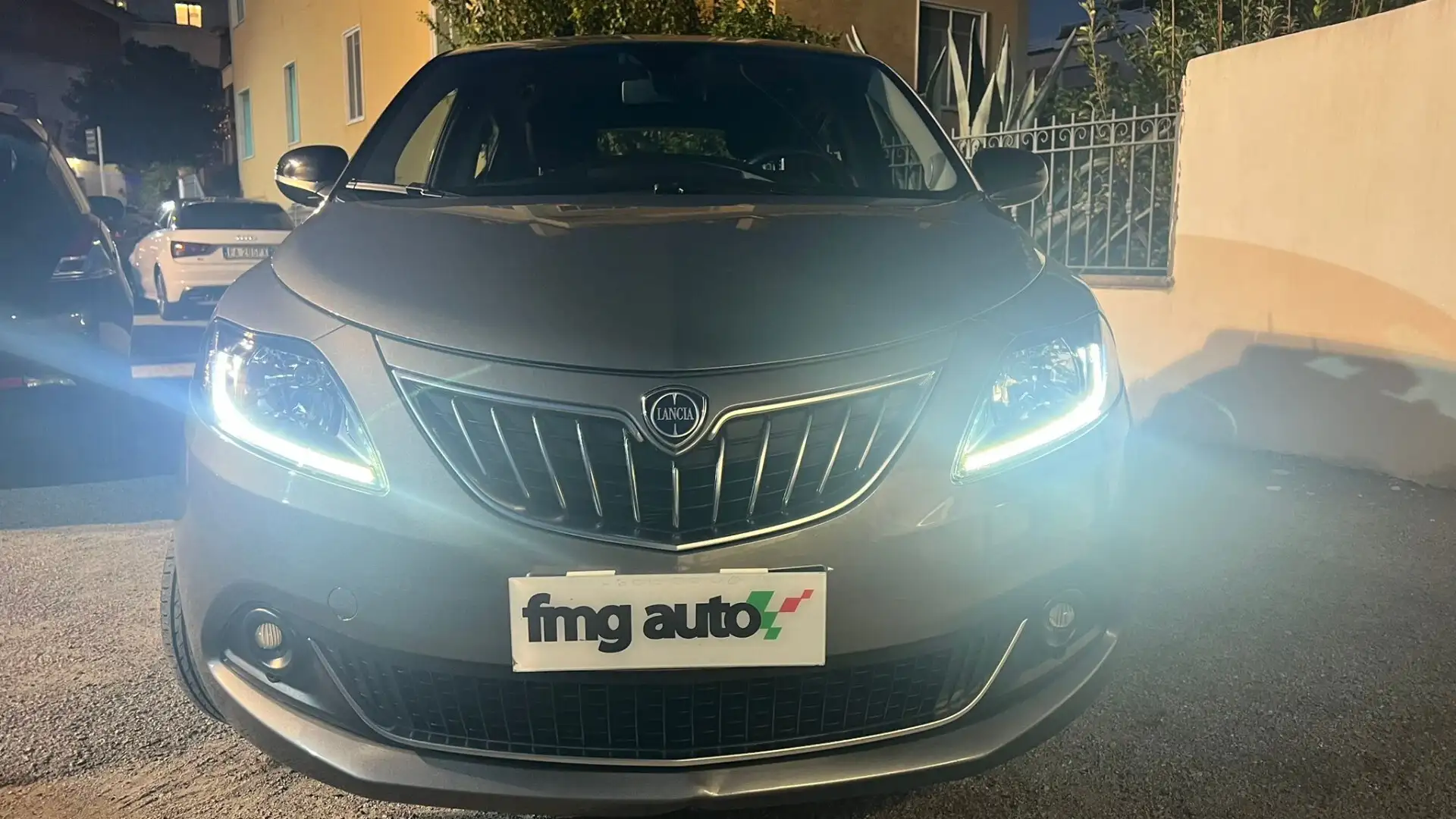 Lancia Ypsilon Ypsilon 1.0 FireFly 5 porte S&S Hybrid Gold Gris - 2