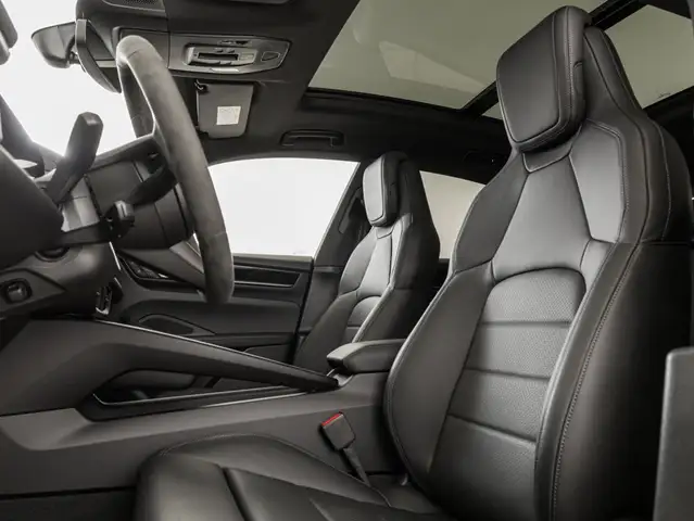 Porsche Macan view 12