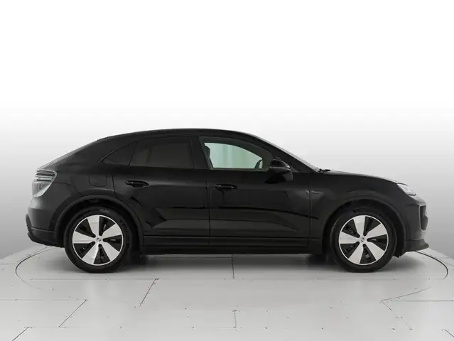 Porsche Macan view 6