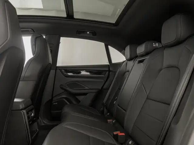 Porsche Macan view 15