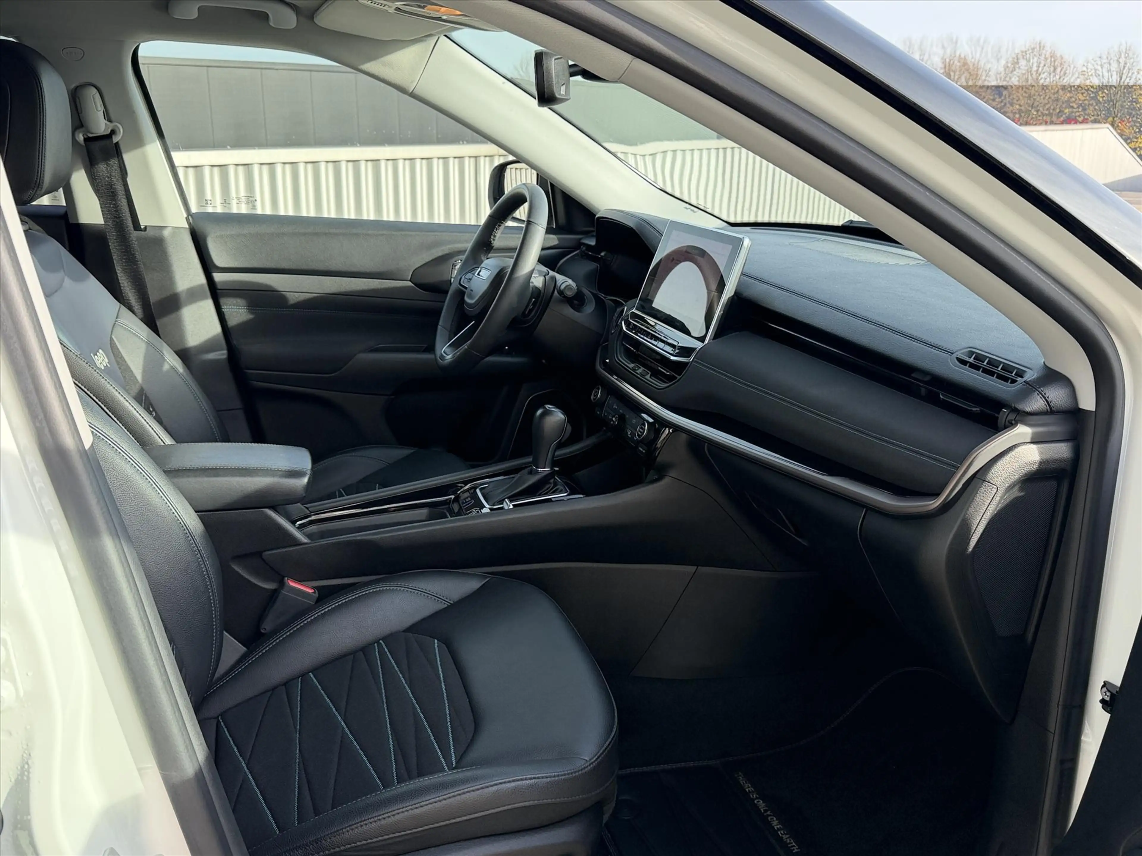 Jeep Compass 1.3T PHEV 4XE 240pk EAWD Automaat Upland Navigatie — photo 17