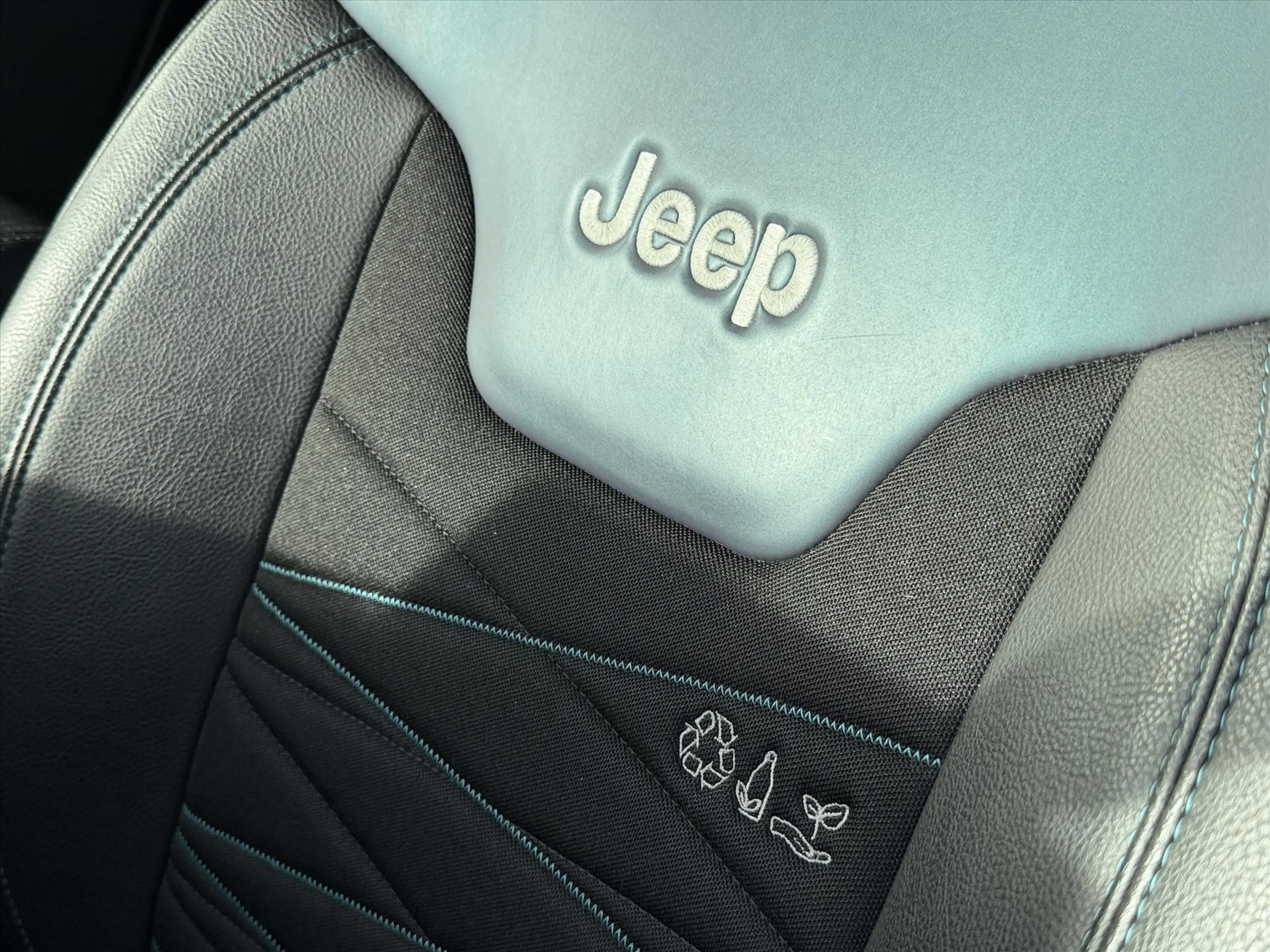Jeep Compass 1.3T PHEV 4XE 240pk EAWD Automaat Upland Navigatie — photo 20