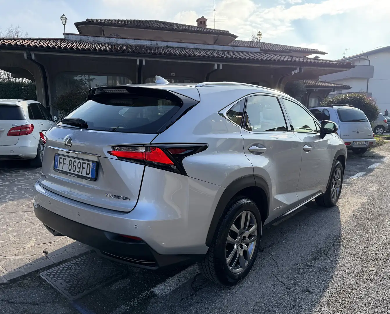 Lexus NX 300 NX I 2014 300h 2.5 Executive 4wd cvt Grigio - 2