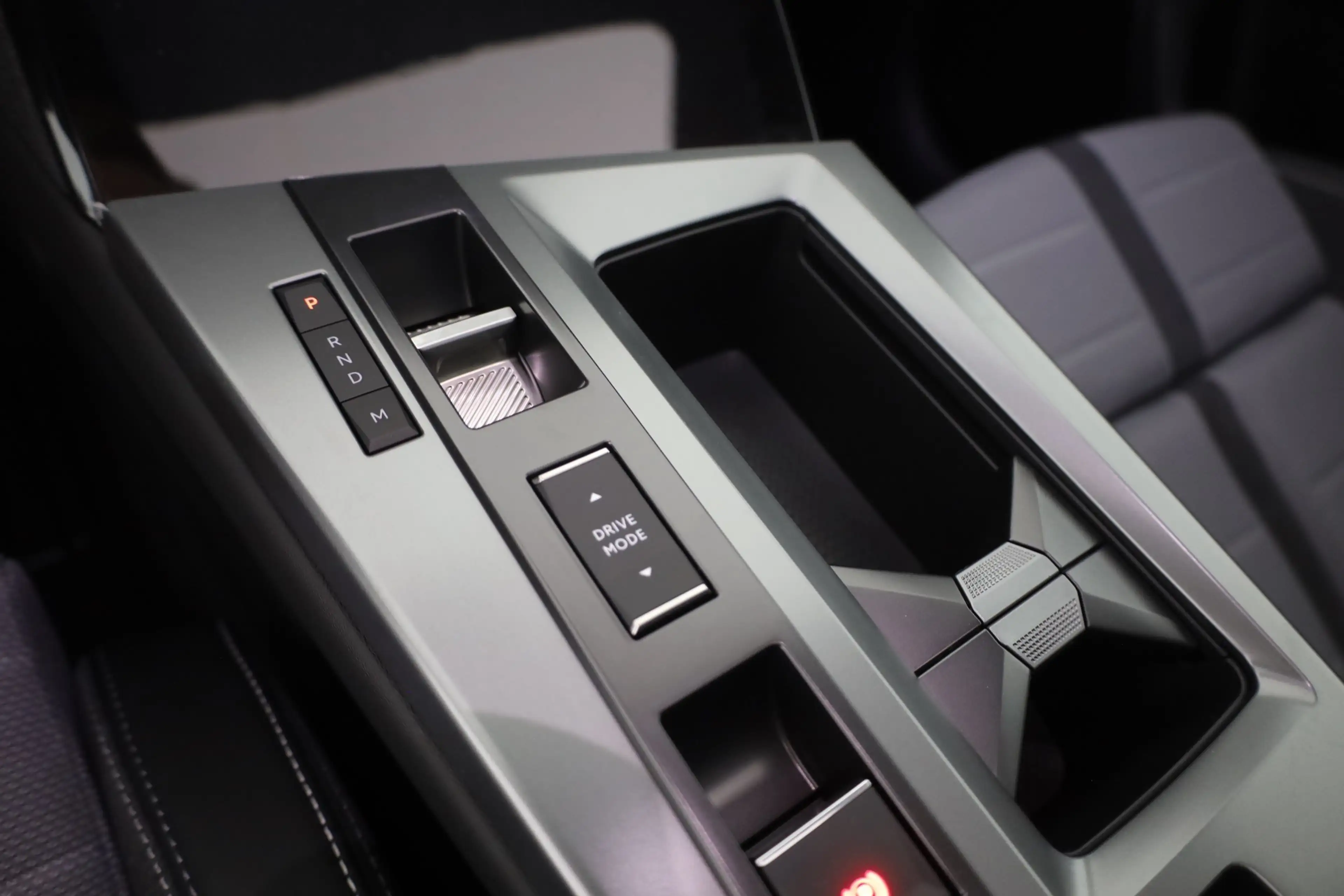 Opel Grandland Ultimate 1.2DI Turbo Hybrid Aut. Matrix — photo 14