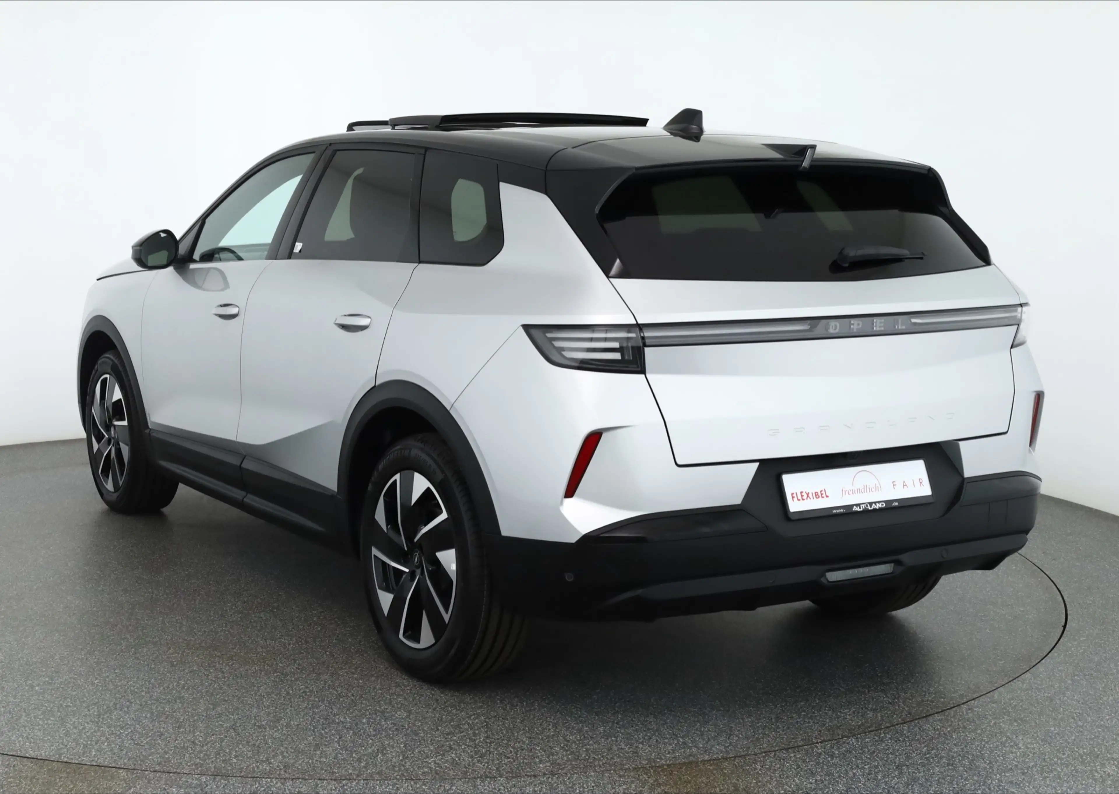 Opel Grandland Ultimate 1.2DI Turbo Hybrid Aut. Matrix — photo 3