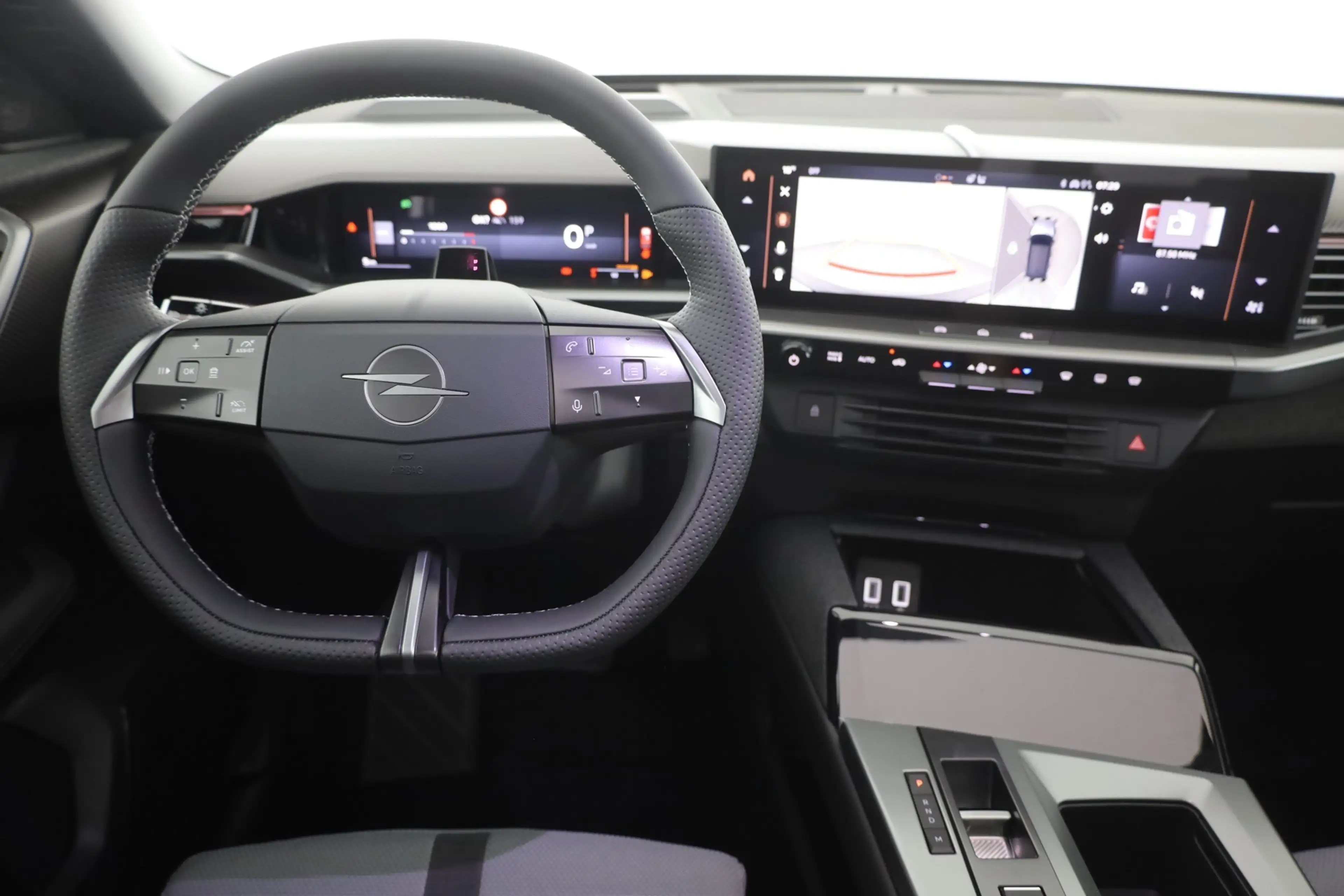 Opel Grandland Ultimate 1.2DI Turbo Hybrid Aut. Matrix — photo 10