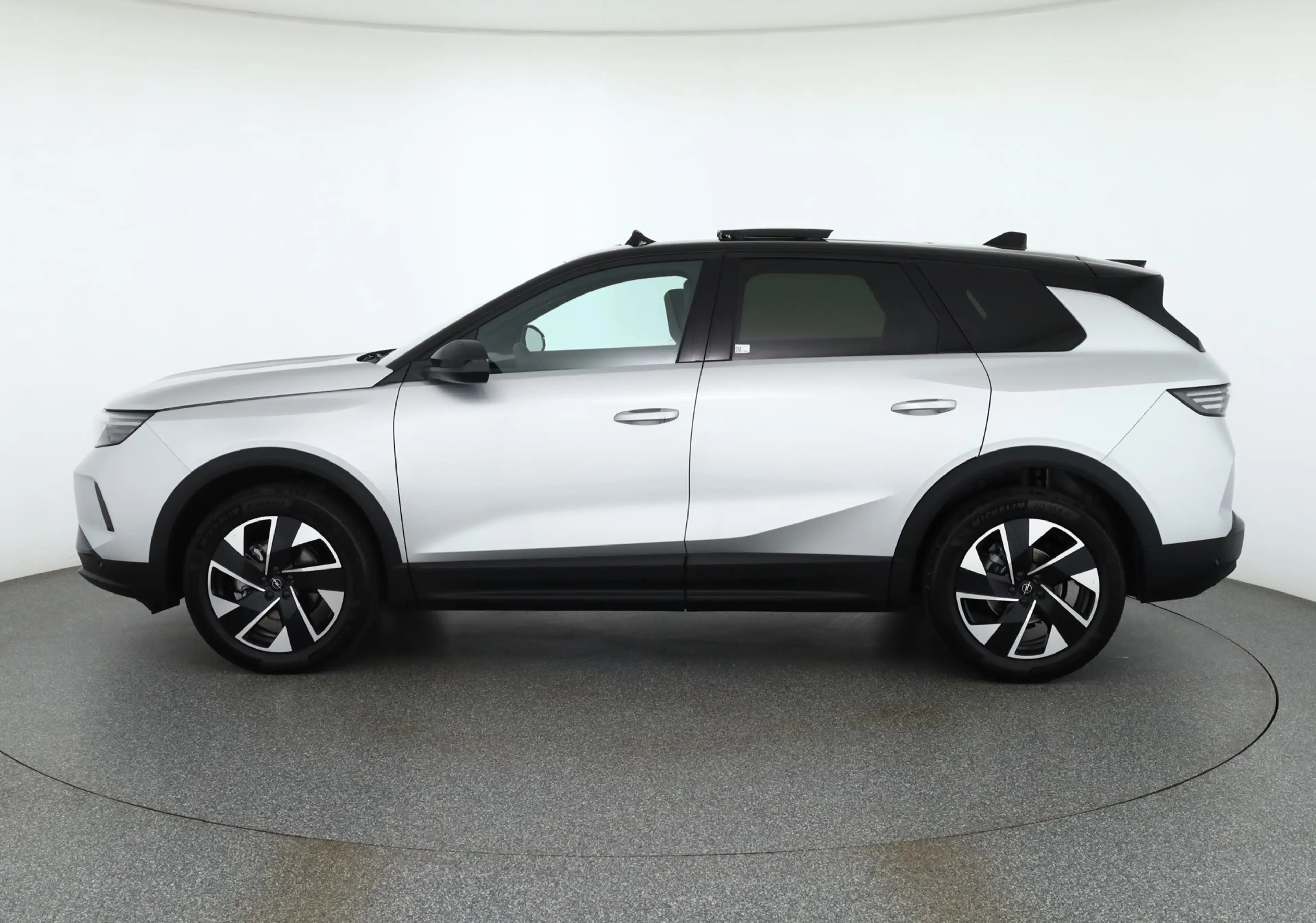 Opel Grandland Ultimate 1.2DI Turbo Hybrid Aut. Matrix — photo 2
