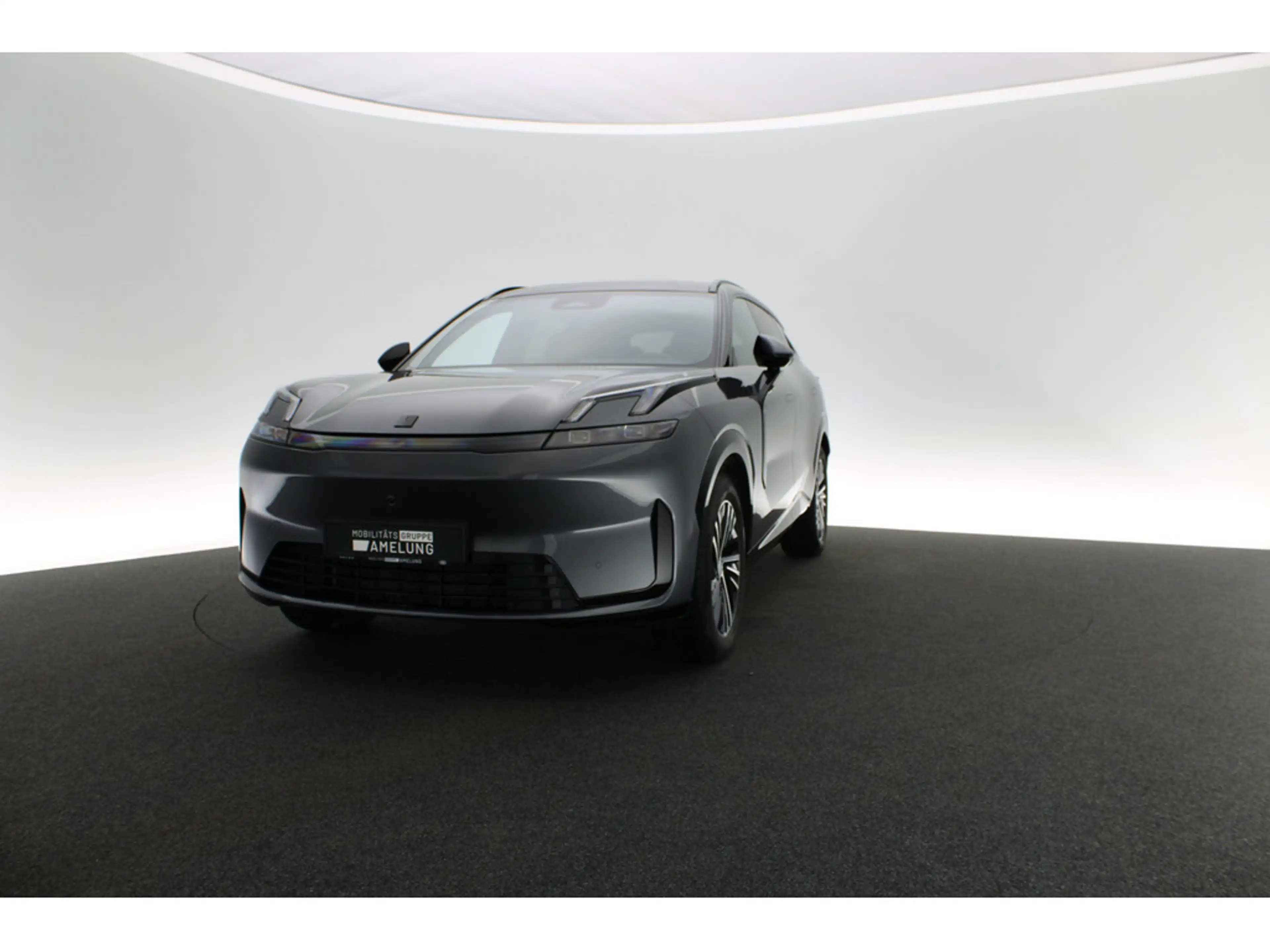 Lynk & Co 08 Core — photo 11