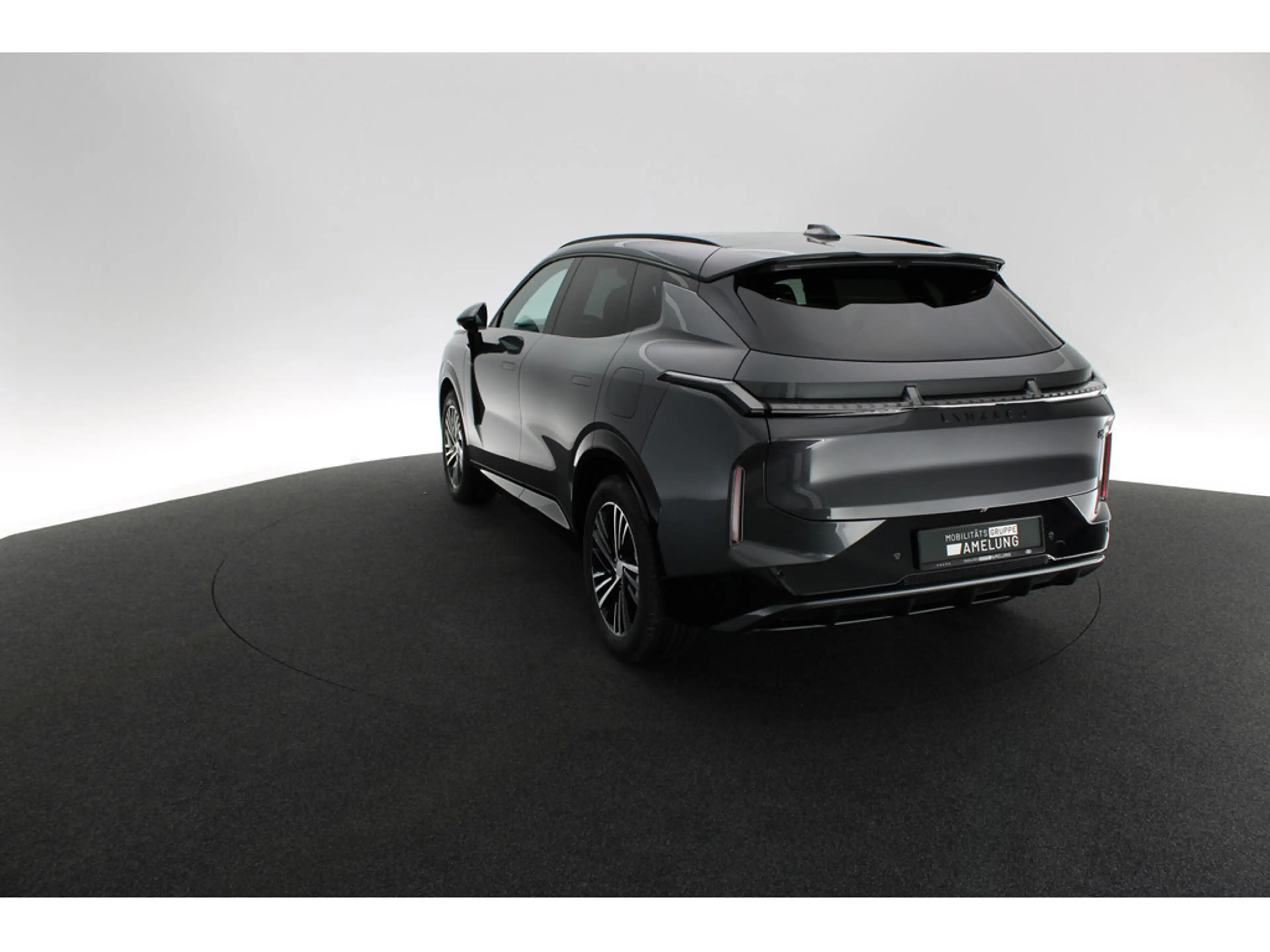 Lynk & Co 08 Core — photo 15