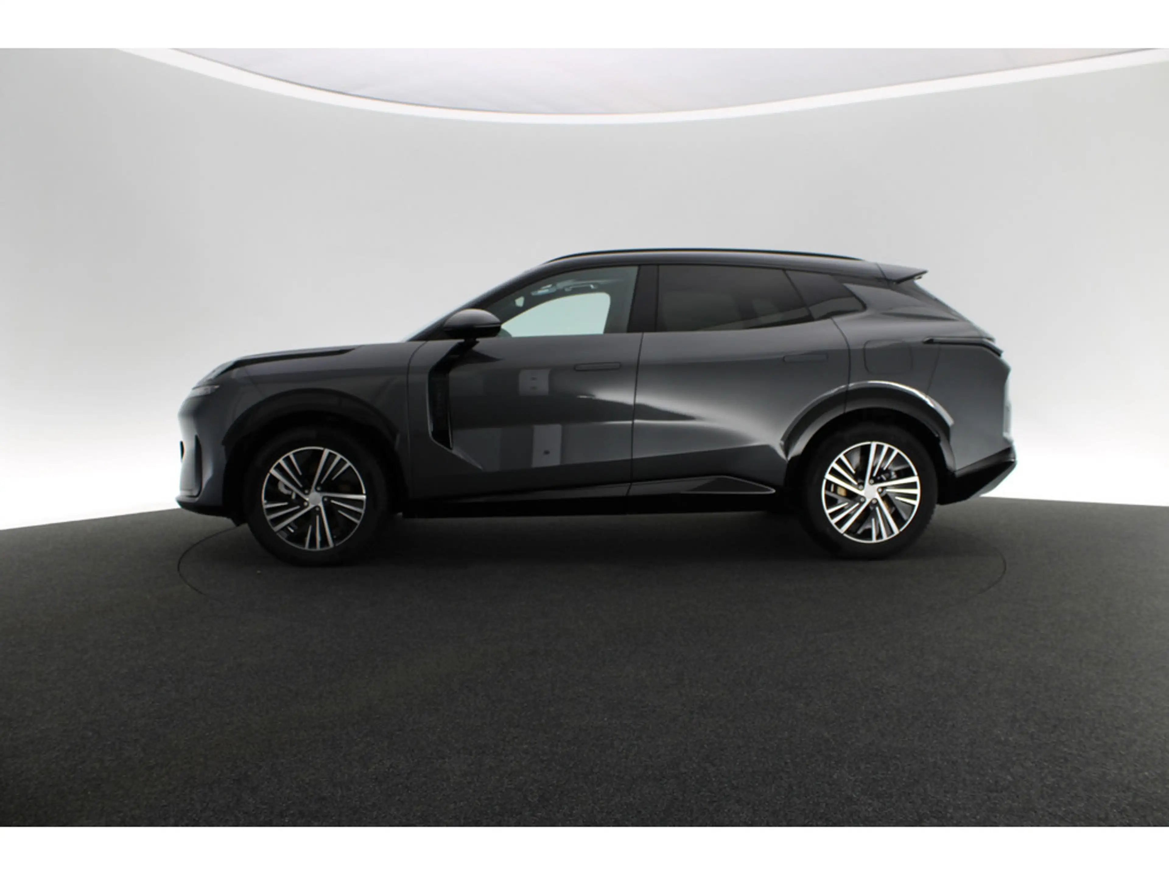 Lynk & Co 08 Core — photo 2