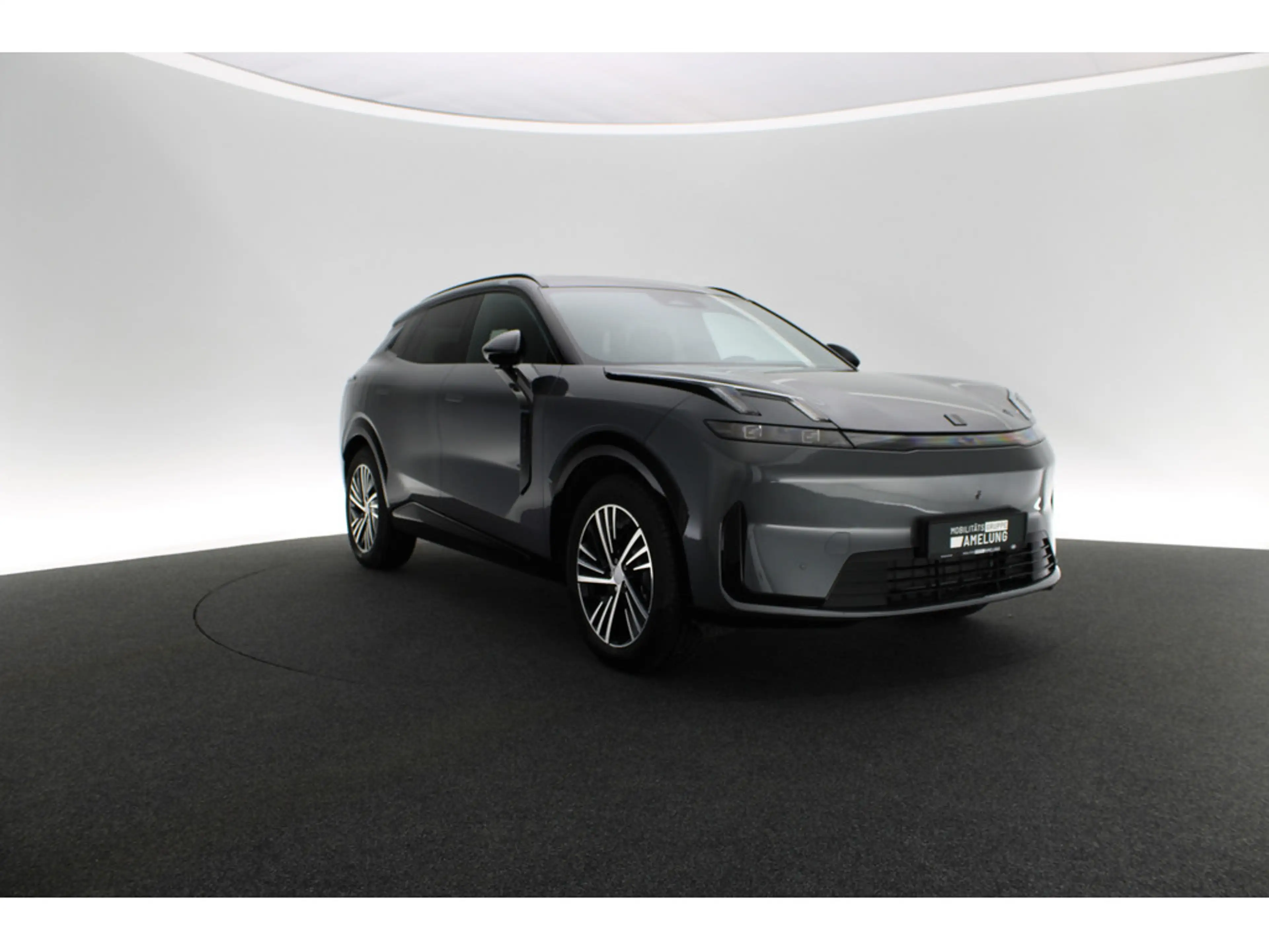 Lynk & Co 08 Core — photo 9