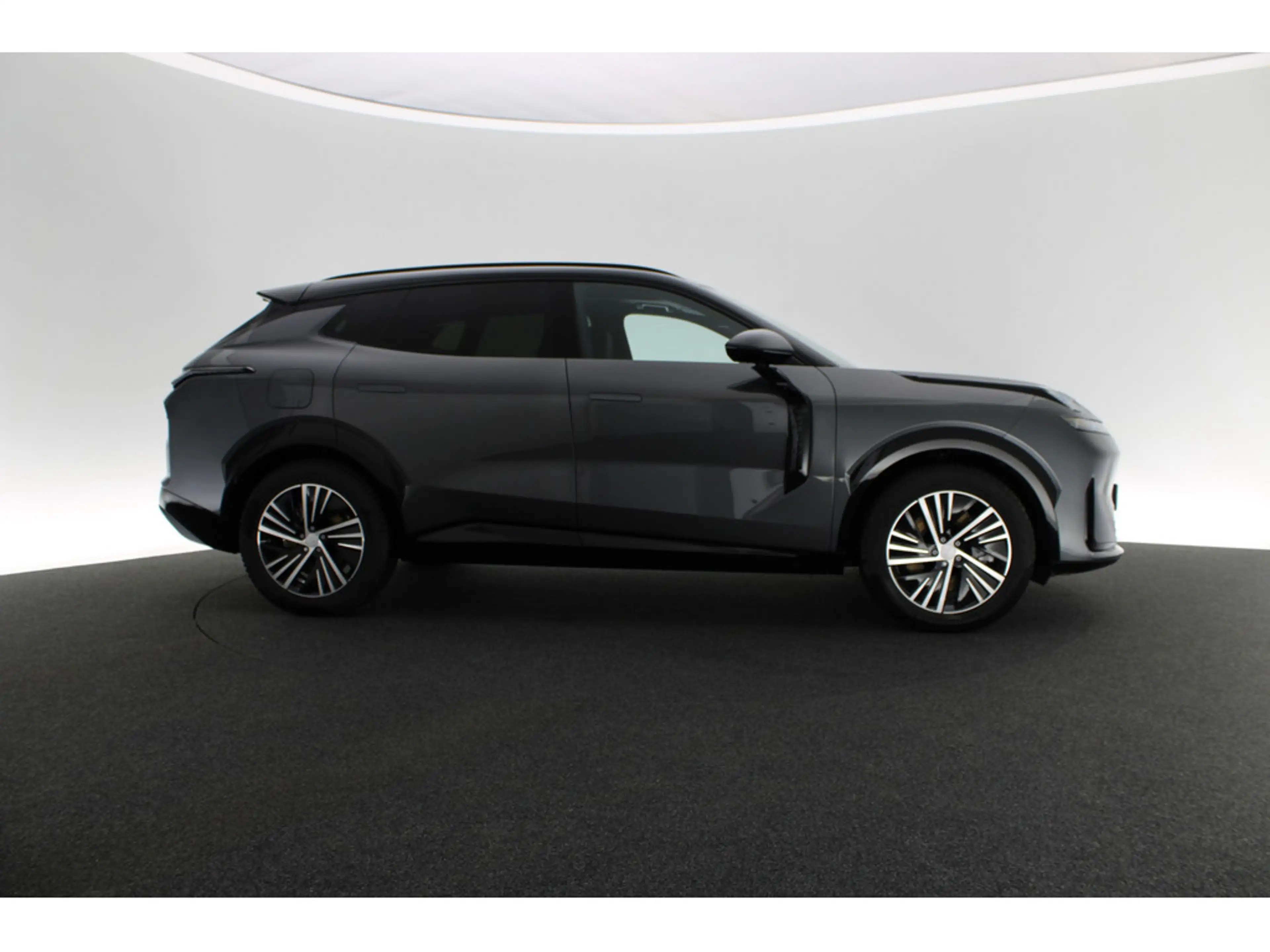 Lynk & Co 08 Core — photo 8