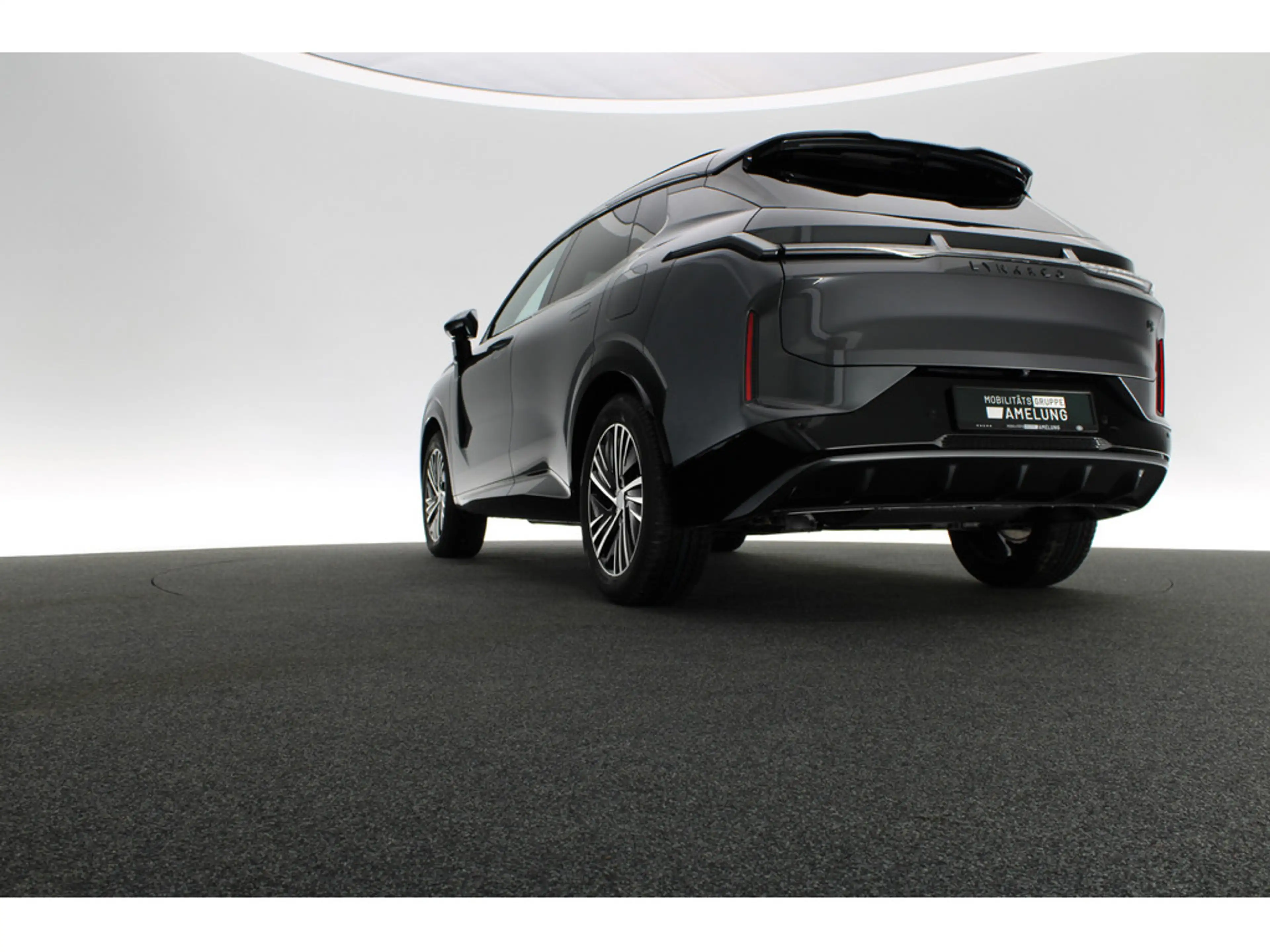 Lynk & Co 08 Core — photo 13