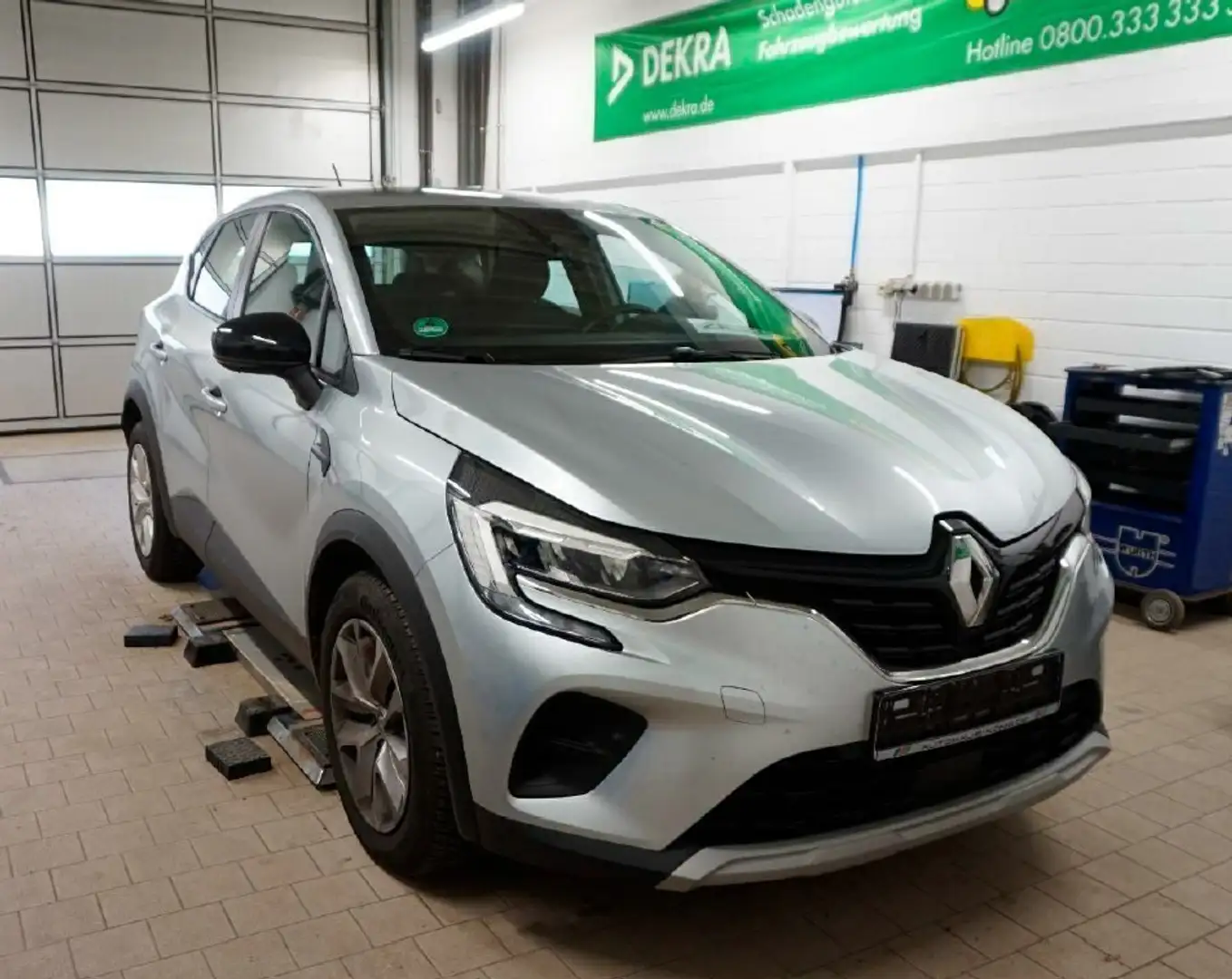 Renault Captur 1.3 TCe 140 EVOLUTION Klima Automatik Grau - 1