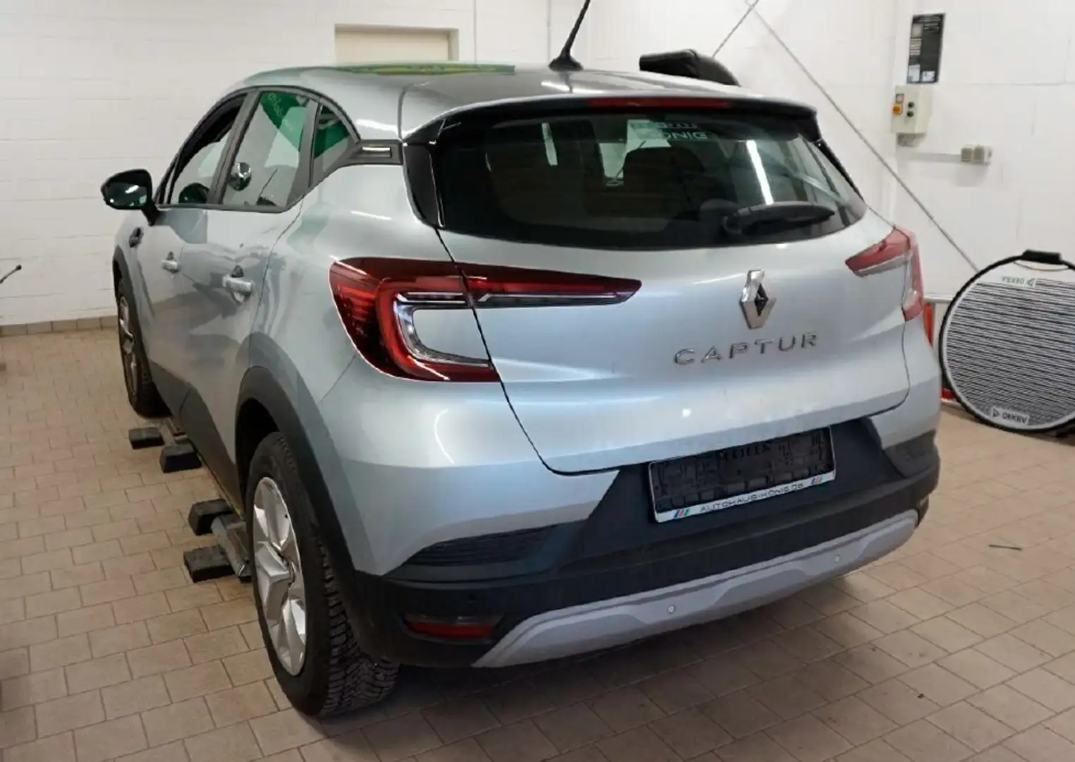 Renault Captur 1.3 TCe 140 EVOLUTION Klima Automatik Grau - 2