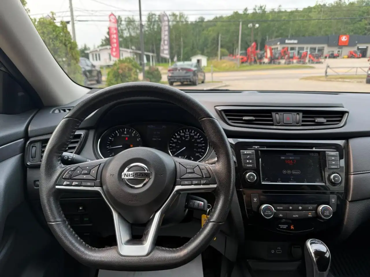 Nissan Rogue снимка Nissan Rogue