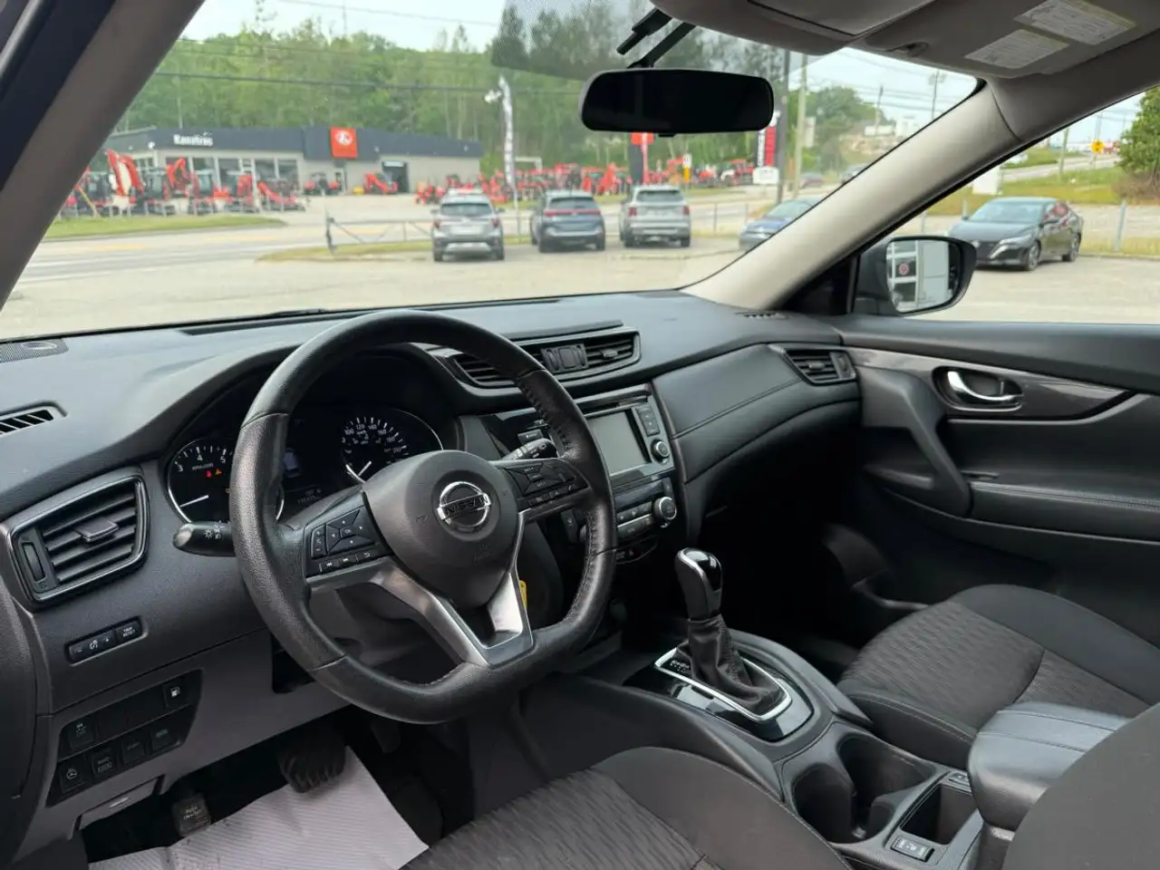Nissan Rogue снимка Nissan Rogue