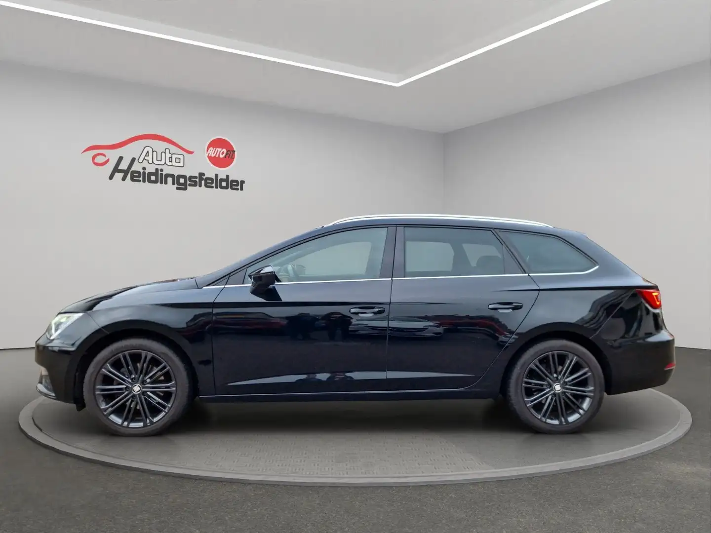SEAT Leon ST Xcellence, ACC, Navi, App, Pano, PDC, Zwart - 2