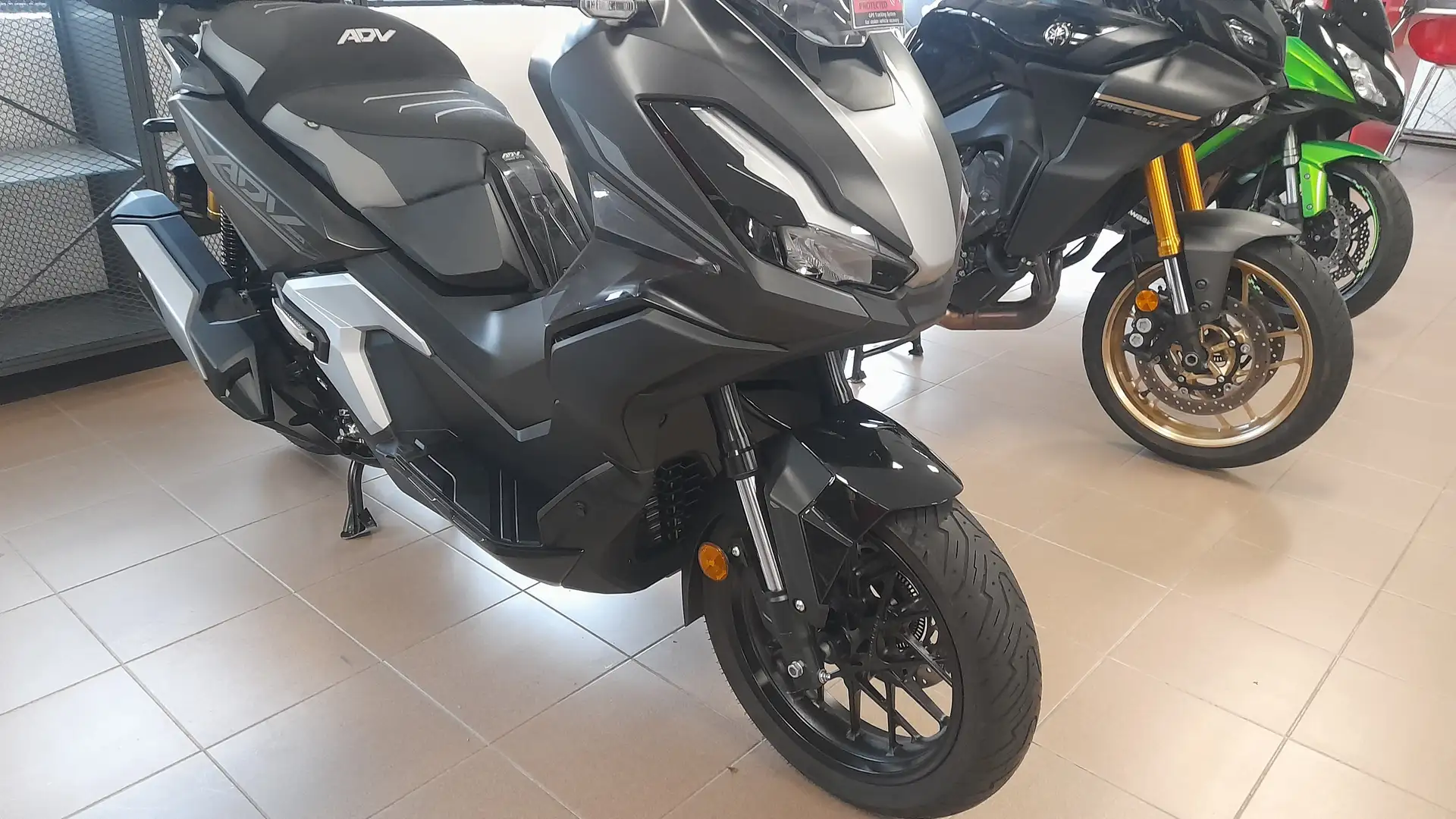 Honda ADV 350 SPECIAL EDITION Grigio - 2