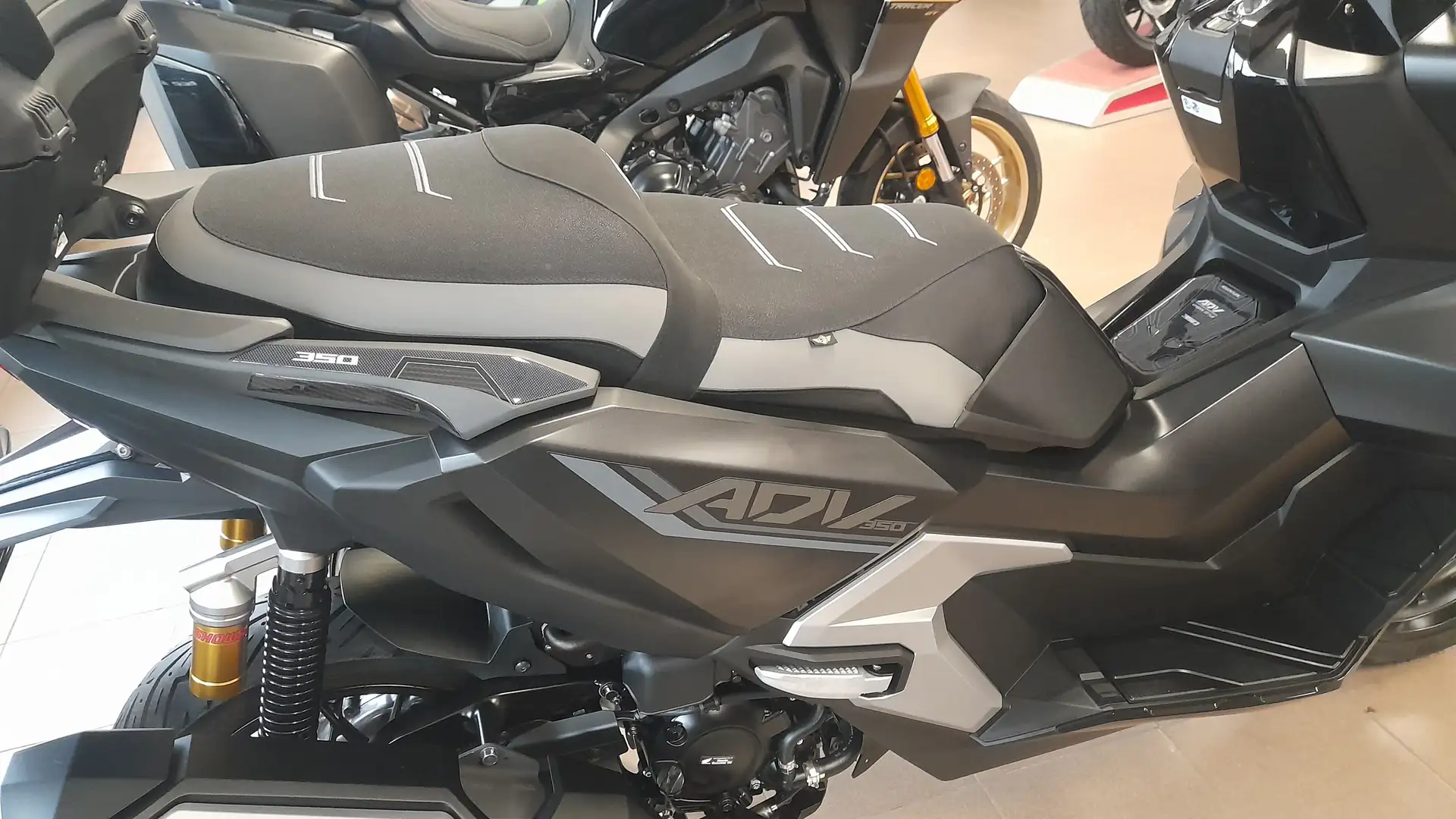 Honda ADV 350 SPECIAL EDITION Grigio - 1