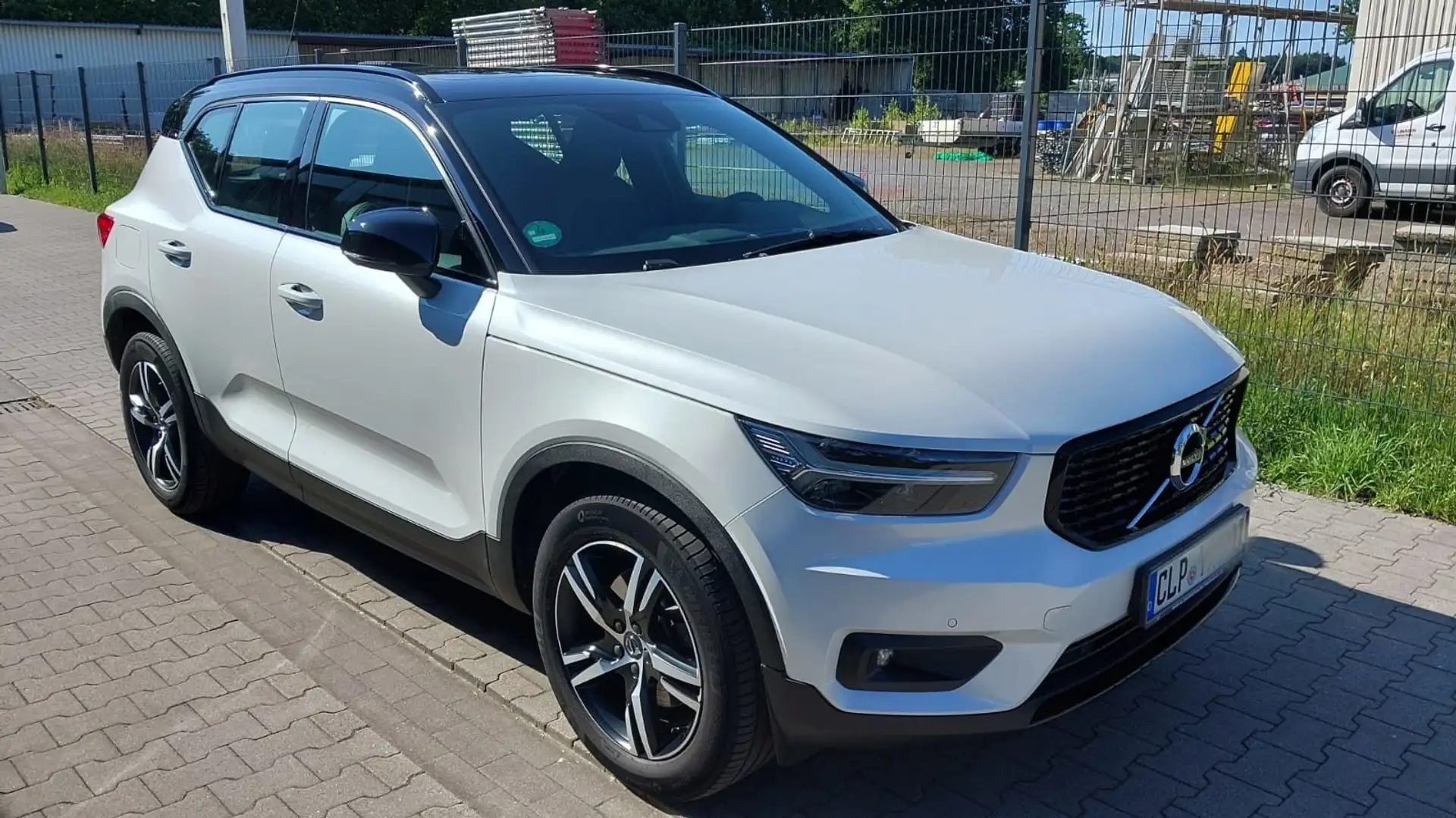 Volvo XC40 XC40 T4 AWD Geartronic R-Design Weiß - 1