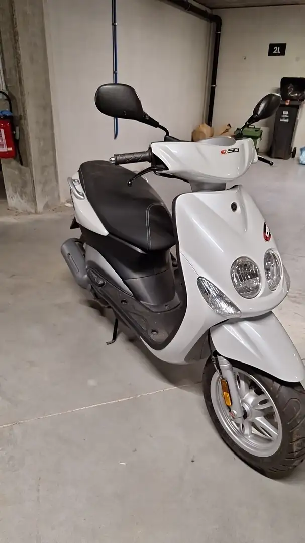Yamaha NEOs 50 Scooter Yamaha Ovetto (Neos) 50cc, année 2008 Wit - 2