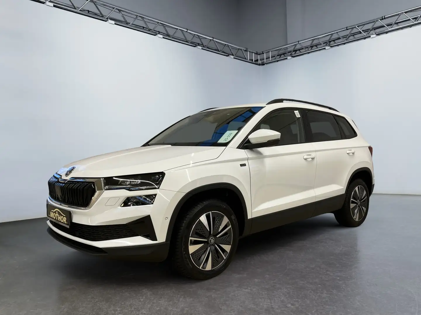 Skoda Karoq Selection 1.5 TSI DSG 360-Grad Kamera AHK Weiß - 2
