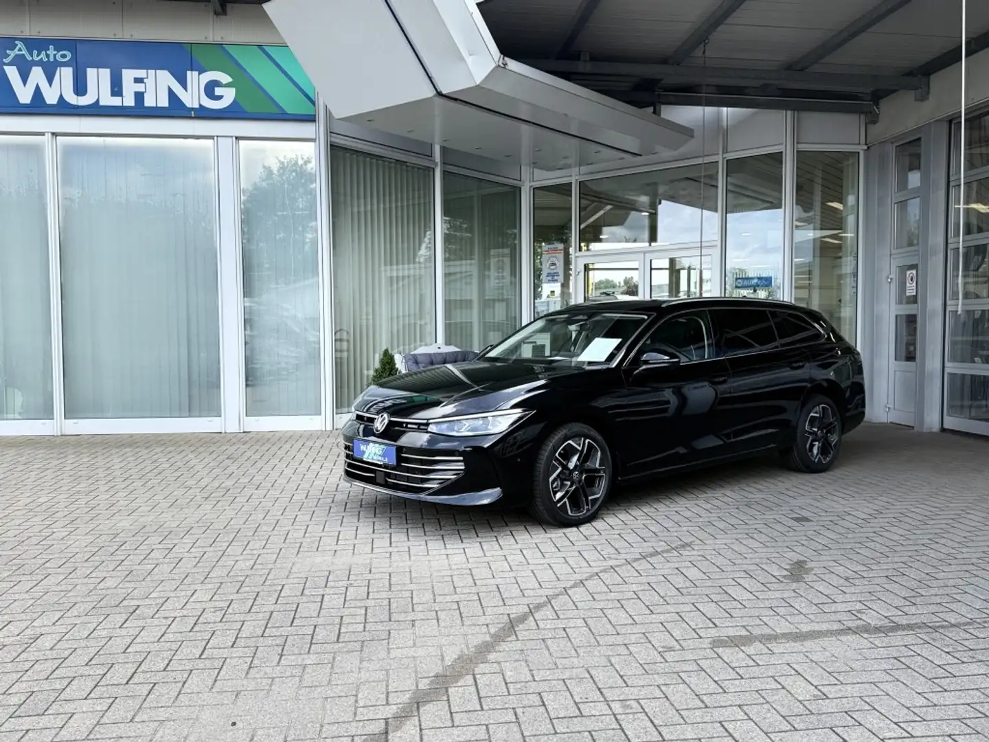 Volkswagen Passat Variant 1.5 eTSI-DSG Elegance,IQ,Navi Pro Fekete - 1