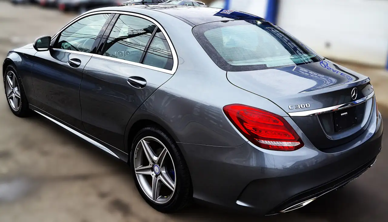 Mercedes-Benz C-Class снимка Mercedes-Benz C-Class