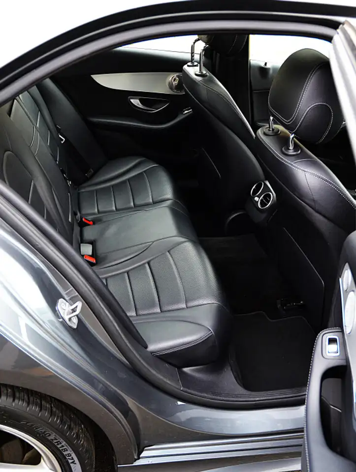Mercedes-Benz C-Class снимка Mercedes-Benz C-Class