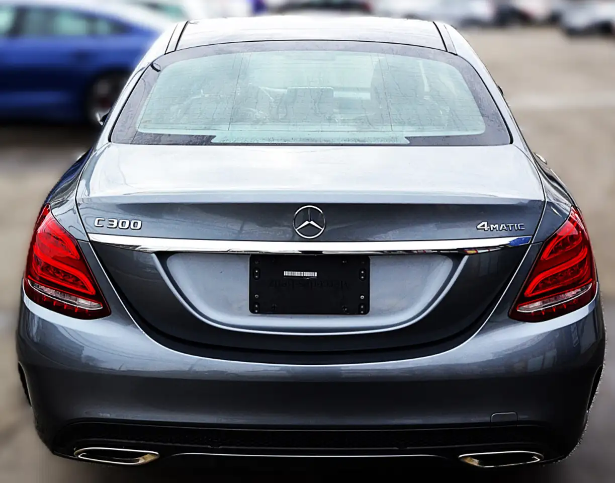 Mercedes-Benz C-Class снимка Mercedes-Benz C-Class