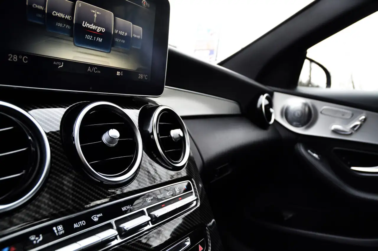 Mercedes-Benz C-Class снимка Mercedes-Benz C-Class